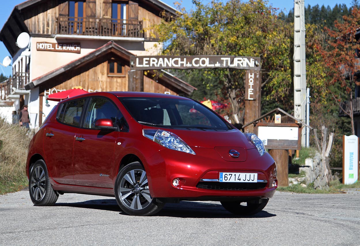 Nissan Leaf med det store batteri adskiller sig ikke fra grundmodellen i udseende.