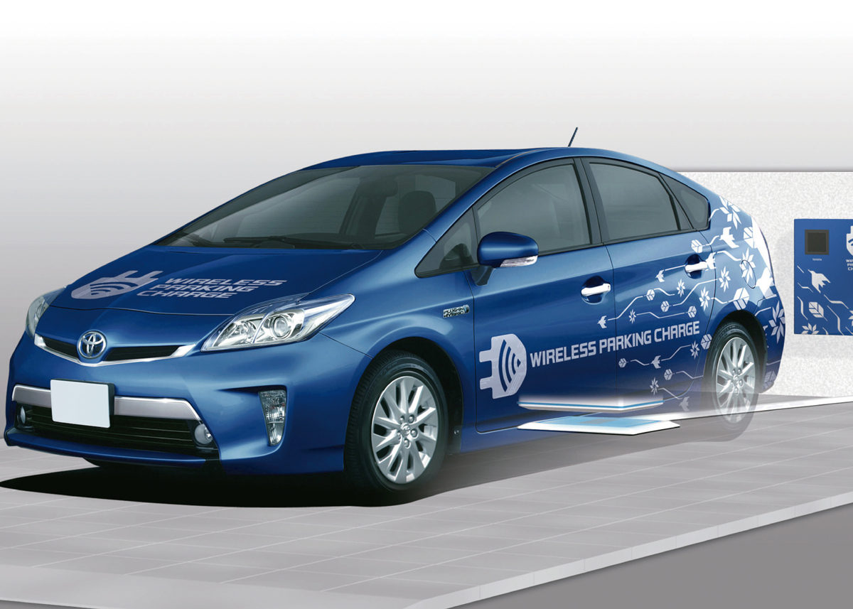 Tre familier i Japan begyndte i vinters dagligdags test af trådløs opladning med Toyota Prius plugin-hybrid. Toyota kalder teknikken magnetic-resonance. Illustration: Toyota