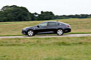 Opel Insignia fra siden