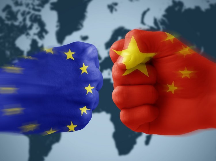 Knytnæver med EU og Kina truer hinanden