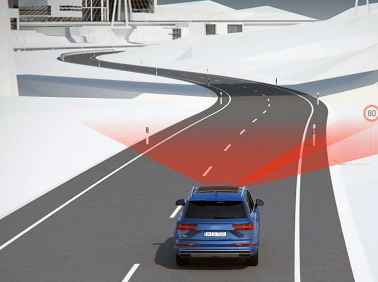 Skiltegenkendelsen kan automatisk få fartpiloten til at øge eller sænke farten. Illustration: Audi