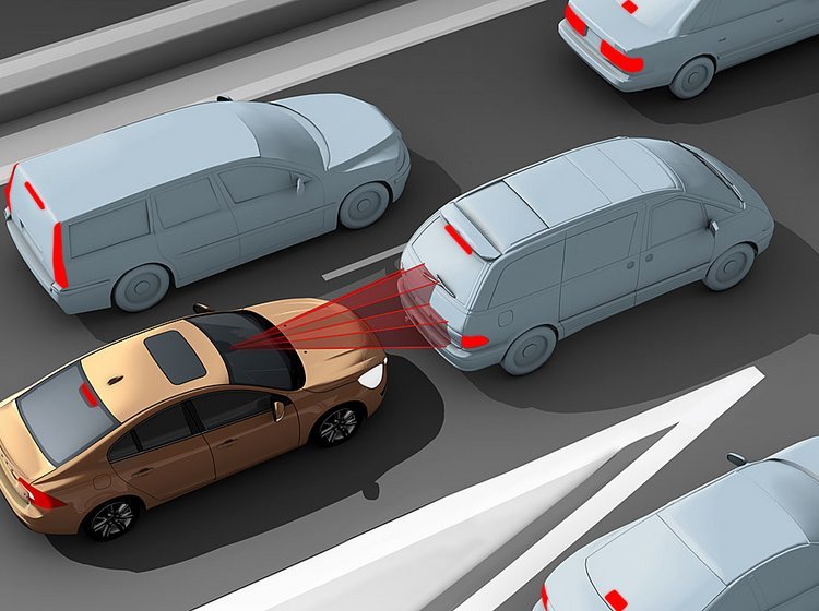 De nyeste sikkerhedsudstyr holder øje med biler foran og kan gribe ind, hvis der er fare på færde.