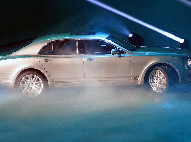 Limousinen Mulsanne præsenterer Bentleys opladningshybrid-teknik.