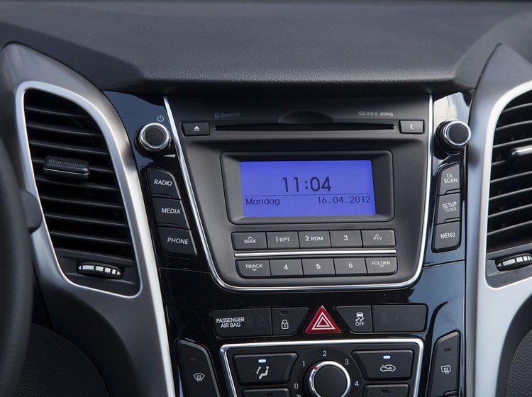 Medieforliget kan betyde, at fm-båndet forsvinder, så mange bilister må opgradere deres bilradio.
